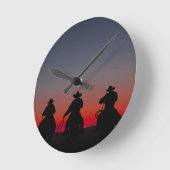 Cowboy bei Sonnenuntergang Runde Wanduhr (Winkel)