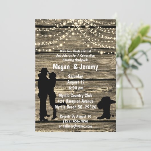 Cowboy Cowgirl Hug Wood String Light Empfang Einladung (Stehend Vorderseite)