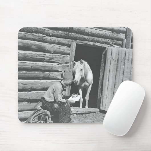 Cowboy, der einen Brief mit einem Pferd liest Mousepad (Mit Mouse)