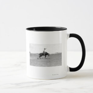 Cowboy, der einen sträubenden Stier reitet Tasse