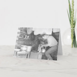 Cowboy, der Kaffee innerhalb des bunkhouse macht Karte