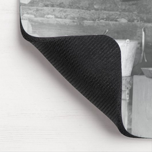 Cowboy, der Kaffee innerhalb des bunkhouse macht Mousepad (Ecke)