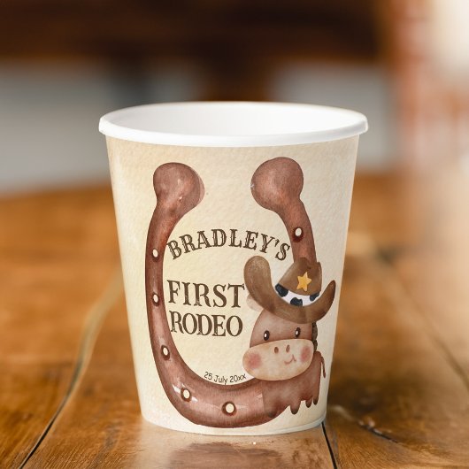 Cowboy Geburtstagsjungpferd in einem Hut Pappbecher