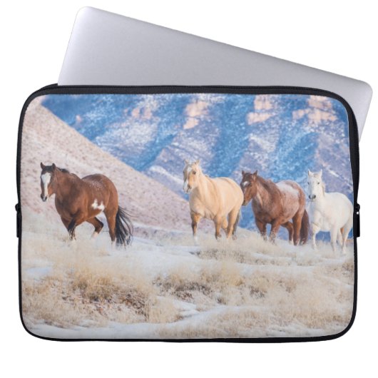 Cowboy Horse Drive auf der Hideout Ranch Laptopschutzhülle (Vorderseite)