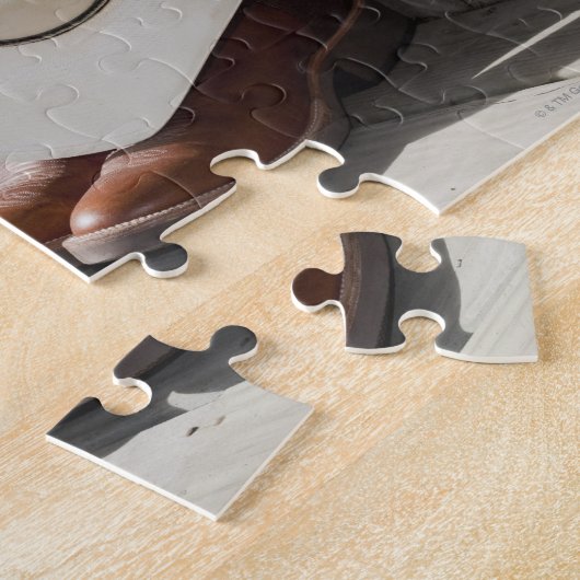 Cowboy-Hut in Reihe von Cowboy-Stiefeln außerhalb Puzzle (Seite)