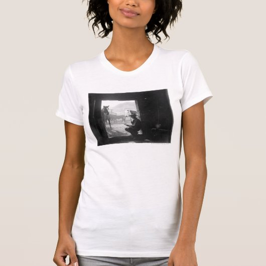 Cowboy in einem Eingang mit Pferden T-Shirt (Vorderseite)