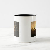 Cowboy mit Lasso in Sunset Zweifarbige Tasse (Mittel)