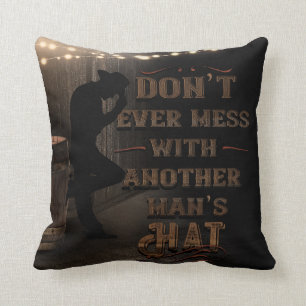Cowboy nicht überhaupt verwirren mit dem Hut eines Kissen