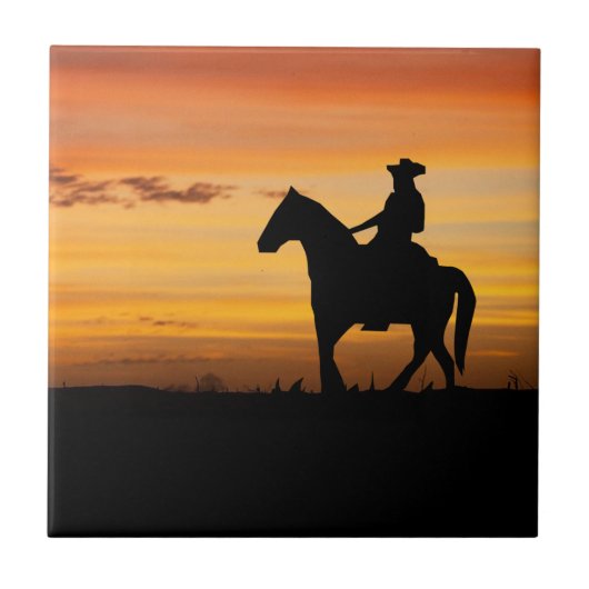 Cowboy-oder Cowgirl-Reitpferd im Sonnenuntergang Fliese (Vorderseite)