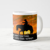 Cowboy, Pferd & Sonnenuntergang Jumbo-Tasse (Vorderseite Rechts)