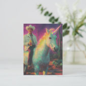 Cowboy reist ein Einhorn in der surrealen Wüste Postkarte (Stehend Vorderseite)