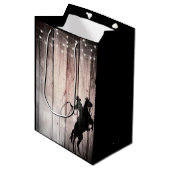 Cowboy Rustic Wood Barn Country Wild West Mittlere Geschenktüte (Vorderseite Schrägansicht)