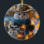 Cowboy Snowman Personalisiertes Ornament<br><div class="desc">Personalisieren Sie das bezaubernde Cowboy-Schneemann-Ornament mit dem Namen und dem Weihnachtsjahr Ihrer Wahl.</div>