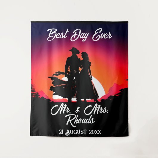 Cowboy und Britin bei sonniger Hochzeit Wandteppich (Vorderseite)