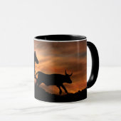 Cowboy und Steer Roping im Sonnenuntergang Tasse (VorderseiteRechts)