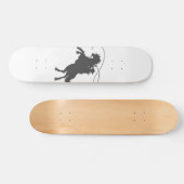 Cowboy wirft Brille auf Reiten Skateboard (Horizontal)