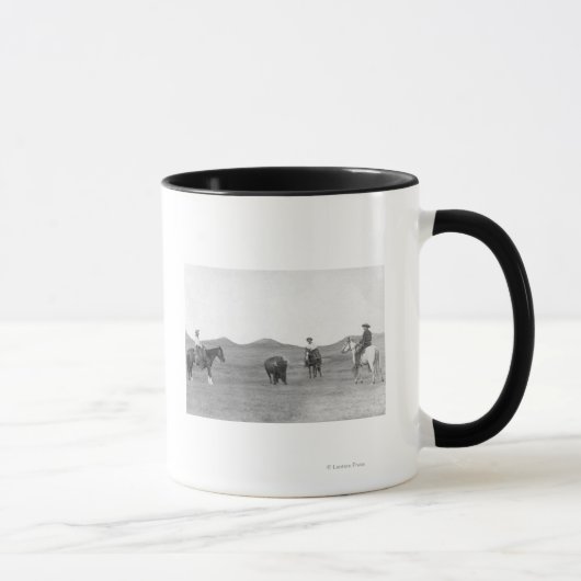 Cowboys auf Pferden Roping Buffalo Fotografie Tasse (Rechts)