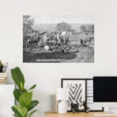 Cowboys essen um ein Campingfoto herum Poster (Heimbüro)