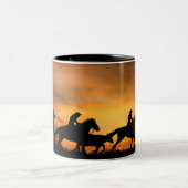 Cowboys Pferde und Steer Country Western gequält Zweifarbige Tasse (Mittel)