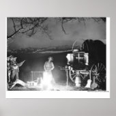 Cowboys spielen und singen um ein Lagerfeuer Poster (Vorne)