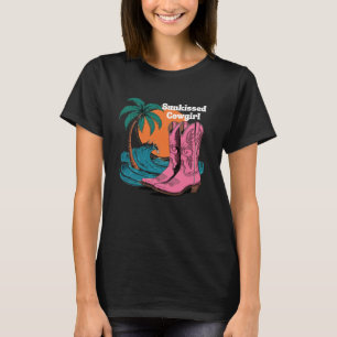 Cowgirl Boots Waves Beach Sun küsste Cowgirl T-Shirt