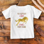 Cowgirl erste Rodeo Rodeo Rosa und Gold Geburtstag Baby T-shirt<br><div class="desc">Cowgirl erste rodeo Rodeo Rosa und Gold Geburtstag T - Shirt. Goldenes Pferd,  Western-Drehbuch.</div>
