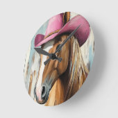 Cowgirl Time: Hot Pink Hat Pferd Rustikaler Charm Runde Wanduhr (Winkel)