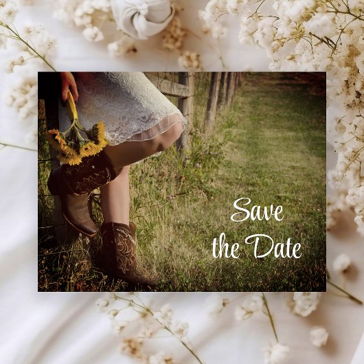 Cowgirl und Sonnenblumen Western Save the Date Ankündigungspostkarte
