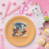 Cowgirls, die ein Tornado Tee Shirt "Wir haben das Pappteller (Party)