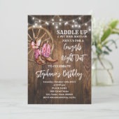 Cowgirls übernachten in Rosa Western Land Geburtst Einladung (Stehend Vorderseite)