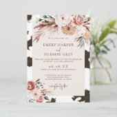 Cowhide Western Cowboy Ranch Boho Foto Wedding Einladung (Stehend Vorderseite)