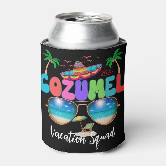 Cozumel Urlaub Squad Sun, Sand und Erinnerungen Me Dosenkühler (Kanne Vorderseite)