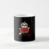 Cozy And Bright Sloth Christmas Lights (1) Kaffeetasse (Mittel)