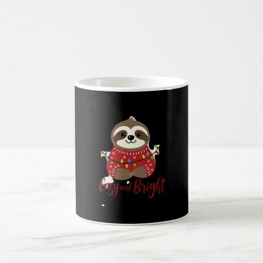 Cozy And Bright Sloth Christmas Lights (1) Kaffeetasse (Mittel)
