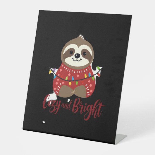 Cozy And Bright Sloth Christmas Lights (1) Sockelschild (Vorderseite)