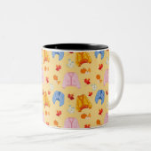 Cozy Autumn Sweater Pattern Zweifarbige Tasse (VorderseiteRechts)