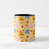 Cozy Autumn Sweater Pattern Zweifarbige Tasse (Mittel)