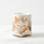Cozy Bookish Cat Abstract Coffee Mug – Soft Pastel Kaffeetasse (Mittel)