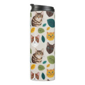Cozy Cat & Autumn Leaves Seamless Pattern - Whimsi Thermosbecher (Nach rechts gedreht)