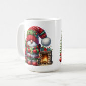 Cozy Christmas Gnome Art – Festive Holiday Kaffeetasse (Vorderseite Links)