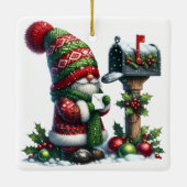 Cozy Christmas Gnome Art – Festive Holiday Keramikornament (Rückseite)