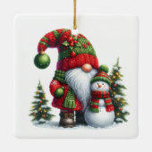Cozy Christmas Gnome Art – Festive Holiday Keramikornament (Rückseite)