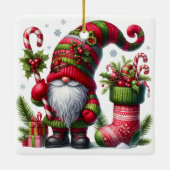 Cozy Christmas Gnome Art – Festive Holiday Keramikornament (Rückseite)