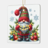 Cozy Christmas Gnome Art – Festive Holiday Keramikornament (Links)