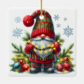Cozy Christmas Gnome Art – Festive Holiday Keramikornament (Rückseite)