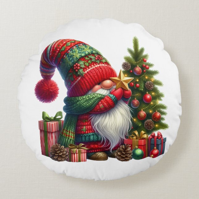 Cozy Christmas Gnome Art – Festive Holiday Rundes Kissen (Vorderseite)