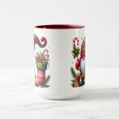 Cozy Christmas Gnome Art – Festive Holiday Tasse (Zentrum)