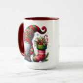 Cozy Christmas Gnome Art – Festive Holiday Tasse (Vorderseite Links)