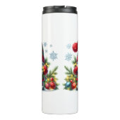 Cozy Christmas Gnome Art – Festive Holiday Thermosbecher (Rückseite)