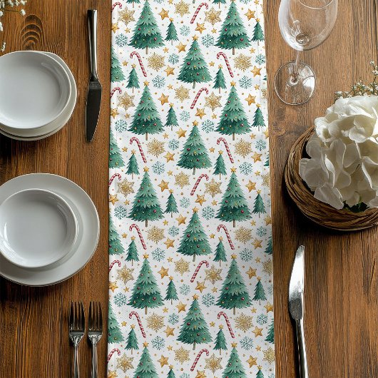 Cozy Christmas Trees Red Green Gold Table Runner Mittelgroßer Tischläufer